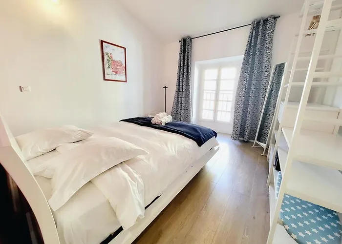 Apartment Enjoy Old Town Side Nice-modern Apt-loft With Ac Nice