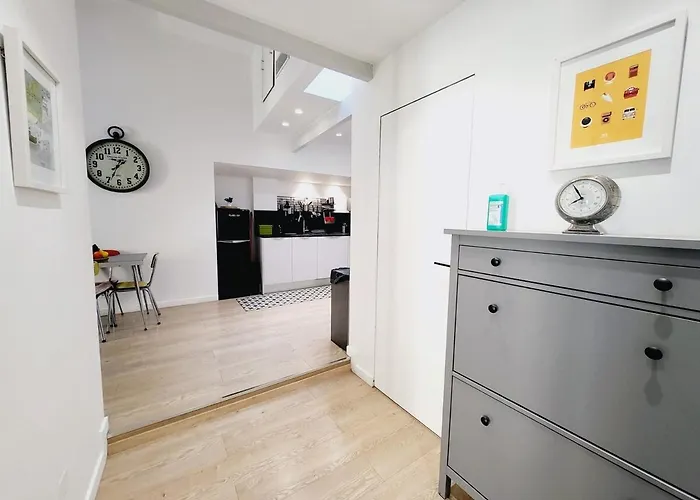 Enjoy Old Town Side Nice-modern Apt-loft With Ac 아파트 *